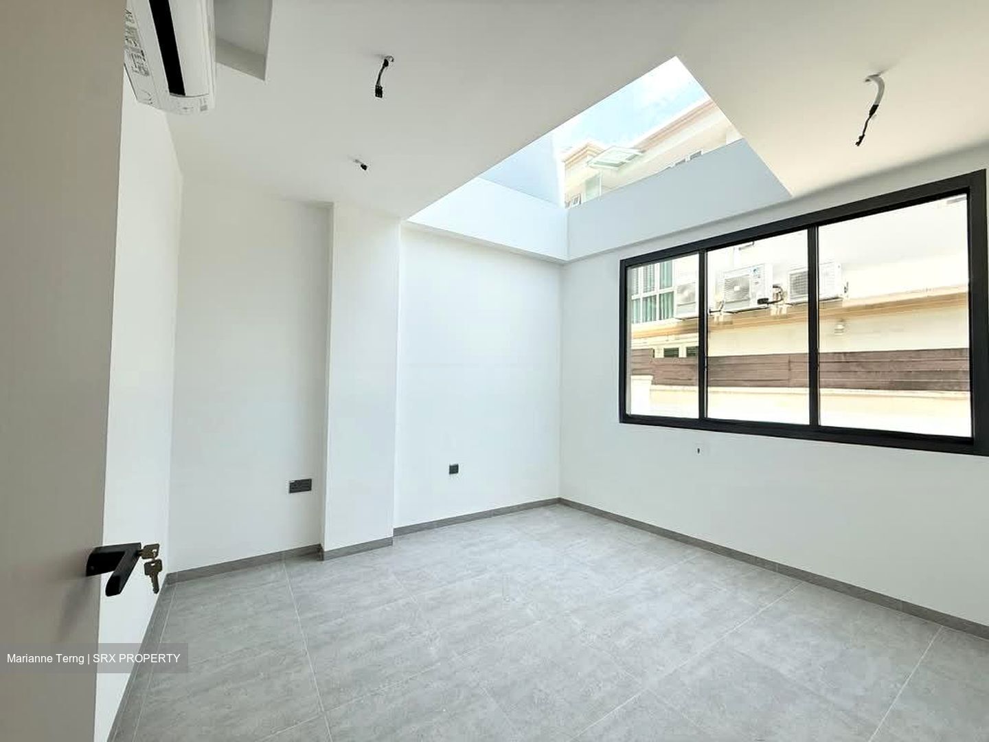 Simon Lane (D19), Terrace #539288241